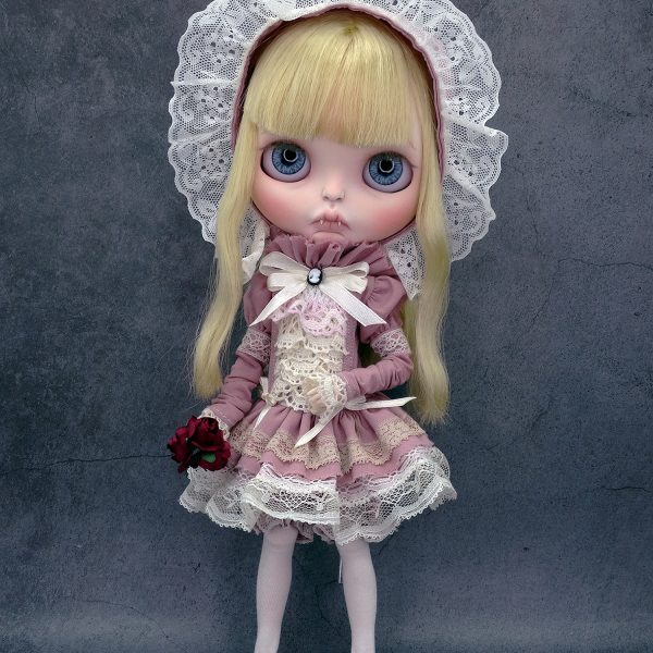 Crystalline, muñeca Blythe custom vampiro (base original Takara Charming Crystalline), de estilo vintage.