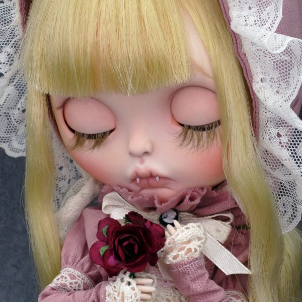 Crystalline, muñeca Blythe custom vampiro (base original Takara Charming Crystalline), de estilo vintage.