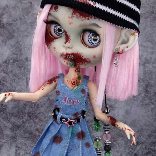 Megan, muñeca Blythe custom zombi, de estilo punk-rock