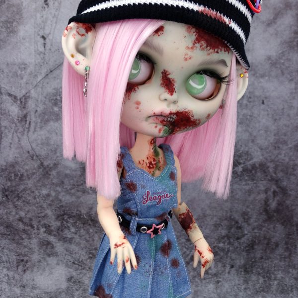 Megan, muñeca Blythe custom zombi, de estilo punk-rock