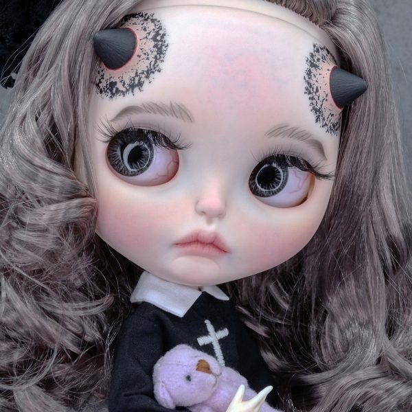 Gretchen, muñeca Blythe custom demonio