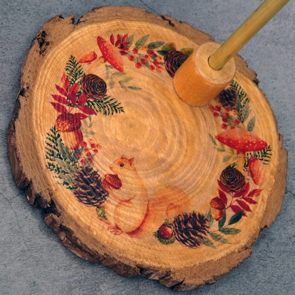 Wooden stand for Blythe dolls (and similar dolls, 1/6 scale), autumn-inspired. With squirrel motif.