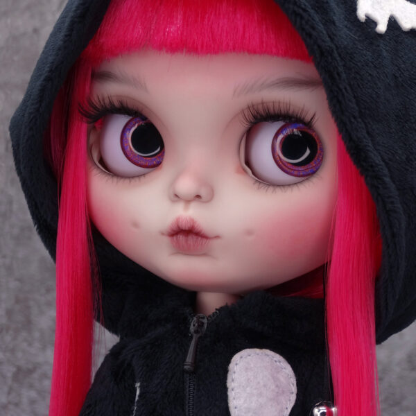 Pinky-custom-blythe-halloween
