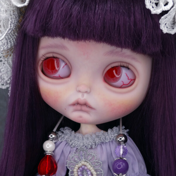 Lilah, muñeca Blythe custom vampiro, de estilo vintage