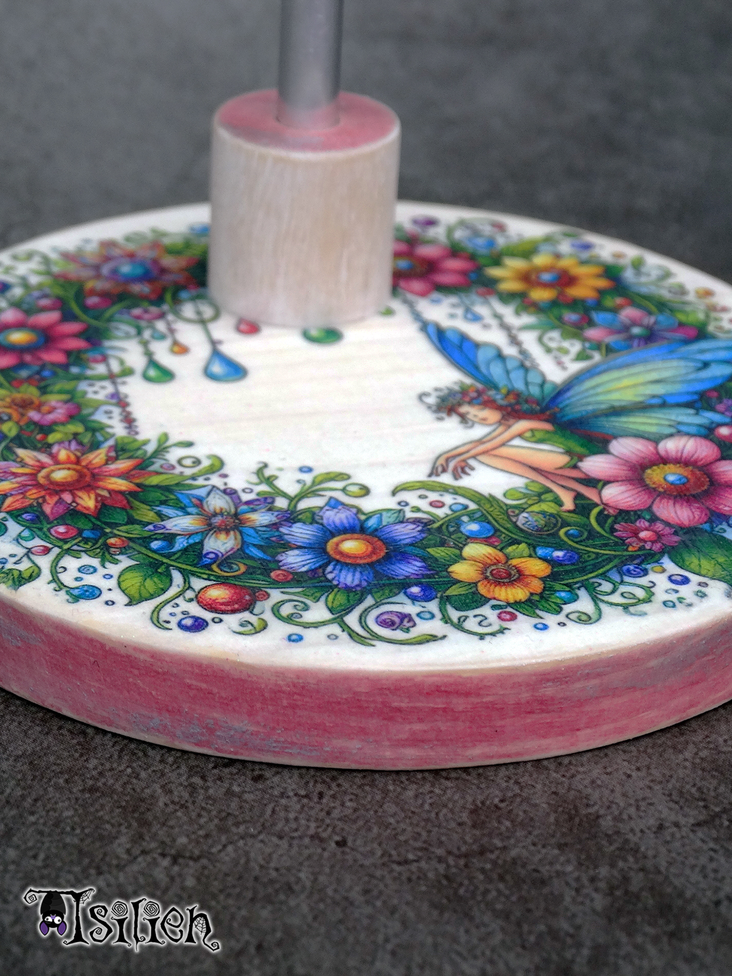 Wooden stand for Blythe dolls (and similar dolls, 1/6 scale), with a motif of a fairy sitting on a vine with flowers and colored glass tears.